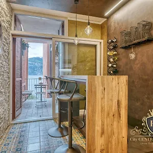 Romantic Lakefront Balcony - - Porto Vecchio 11 , Malcesine Italien